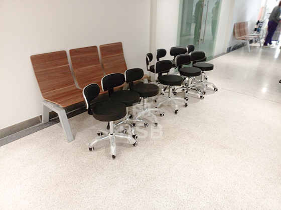 หน้างานจัดส่ง เก้าอี้บาร์กลมมีพนักพิง พนักพิงซัพพอร์ตรองรับช่วงเอว (Comfortable Round Seat & Backrest)