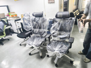 เป็นผลงานการจัดส่ง เก้าอี้เพื่อสุขภาพ (Ergonomic Chair) พนักพิงผ้าตาข่าย (Mesh) สีดำเหนียวแน่น