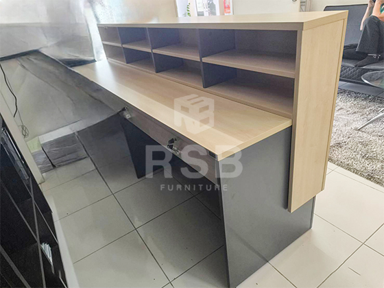 ผลงานจริงการจัดส่งเคาน์เตอร์สำนักงาน Minimal design ขนาด 240 cm สูง 110 cm พร้อมลิ้นชัก